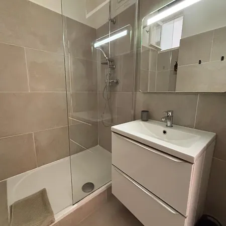 Apartment 2 Chambres-vue Imprenable Sur La Cathedrale-wifi Beziers